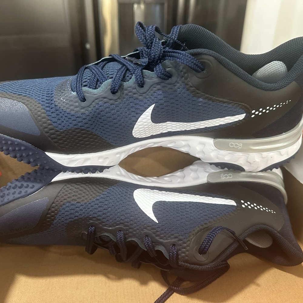 Nike Mens golf baseball cleats, size 12. New in box